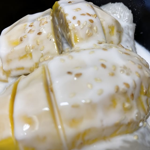 Sweet Mango Sticky Rice.